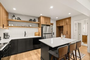 Private kitchen - 🏔️Ski-In, Ski-Out~Hot Tub~Studio Premier 405🏔️ (Snowmass Village)