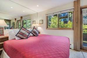 1 bedroom, desk, iron/ironing board, travel cot - 🏔️Slopeside~Hot Tub~Studio Premier 406🏔️ (Snowmass Village)