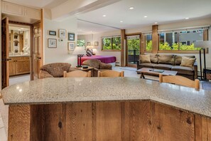 Interior - 🏔️Slopeside~Hot Tub~Studio Premier 406🏔️ (Snowmass Village)