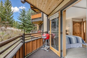 1 bedroom, desk, iron/ironing board, travel crib - 🏔️Slopeside~Hot Tub~Studio Deluxe 407🏔️ (Snowmass Village)