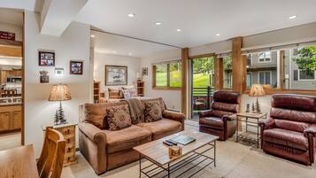 Smart TV, fireplace, DVD player