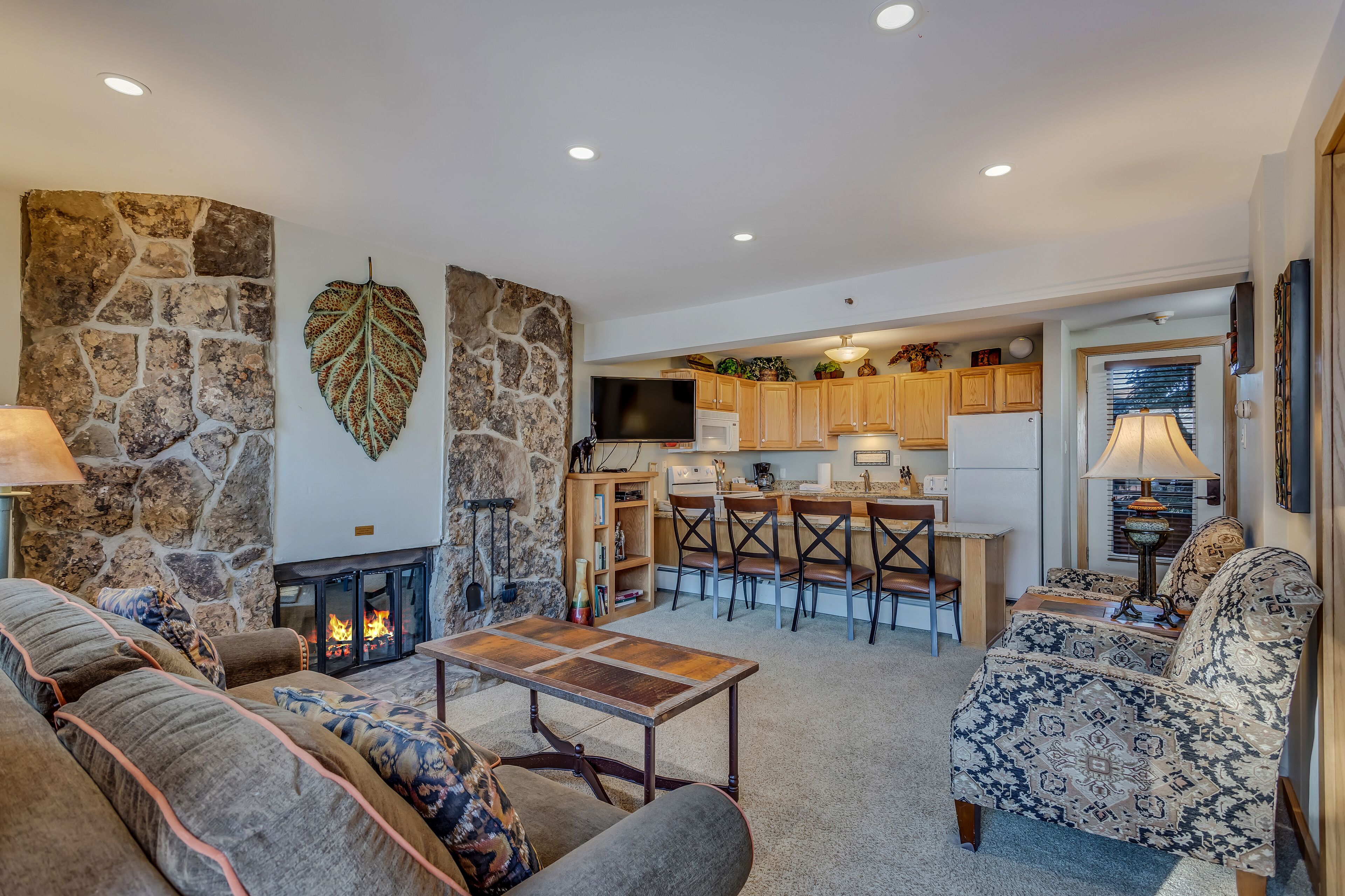 Smart TV, fireplace, DVD player