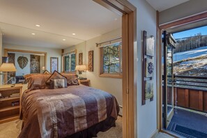 1 bedroom, desk, iron/ironing board, travel cot - 🏔️Slopeside~Hot Tub~Top Floor~Studio Premier 410🏔️ (Snowmass Village)