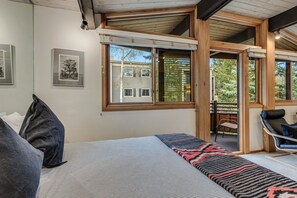 1 Schlafzimmer, Schreibtisch, Bügeleisen/Bügelbrett, Reisekinderbett