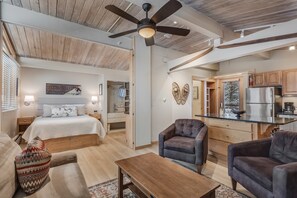 1 bedroom, desk, iron/ironing board, travel cot - 🏔️Slopeside~Hot Tub~Top Floor~Studio Premier 412🏔️ (Snowmass Village)