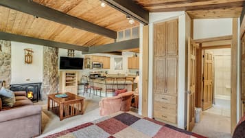 Smart TV, fireplace, DVD player