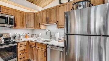 Refrigerador, microondas, horno, placa de cocina