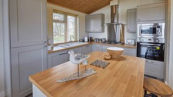 House | Private kitchen | Fridge, microwave, oven, stovetop