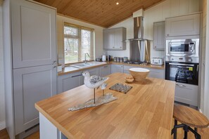 House | Private kitchen | Fridge, microwave, oven, stovetop - Salt & Seaweed (Saltburn-by-the-Sea)