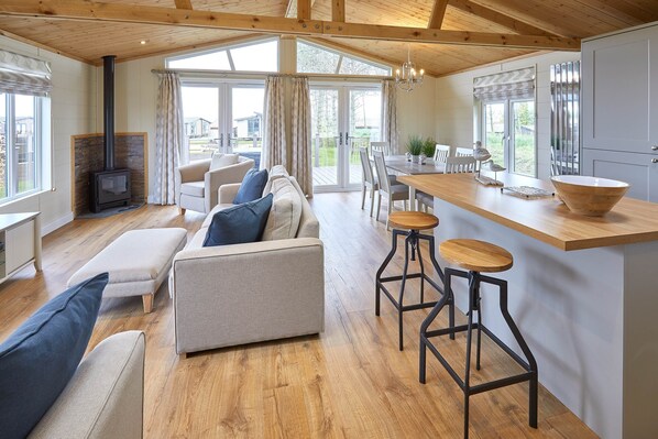 House | Living area | 32-inch flat-screen TV with digital channels, TV - Salt & Seaweed (Saltburn-by-the-Sea)