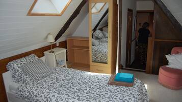 3 bedrooms, iron/ironing board, travel crib, WiFi
