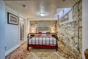 1 chambre, fer et planche à repasser, accès au Wi-Fi (inclus)