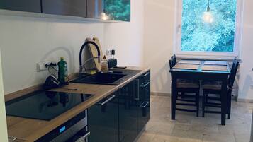 Kühlschrank, Ofen, Herdplatte, Geschirrspüler