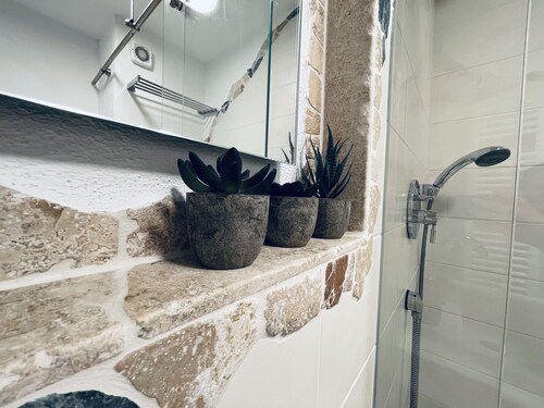 Modern vacation apartment "La Fredo" near Lake Starnberg, 5 minutes' walk to public transport