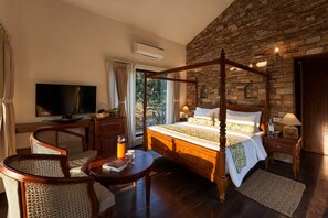 Premier Hideaway Rooms | Minibar, individually decorated, individually furnished, soundproofing - Tree of Life Vanvilas Riveredge (Ramnagar)