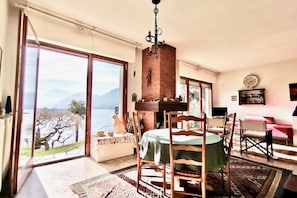 Dining - CASA MARGHERITA by Design Studio (Dervio)