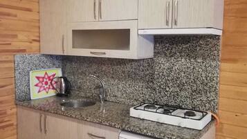 Villa, Gemischter Schlafsaal, Blick auf den Innenhof, Erdgeschoss | Eigene Küche | Mini-Kühlschrank, Herdplatte, Wasserkocher