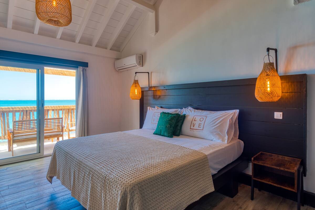 Deluxe Duplex | In-room safe, WiFi (free), bed sheets