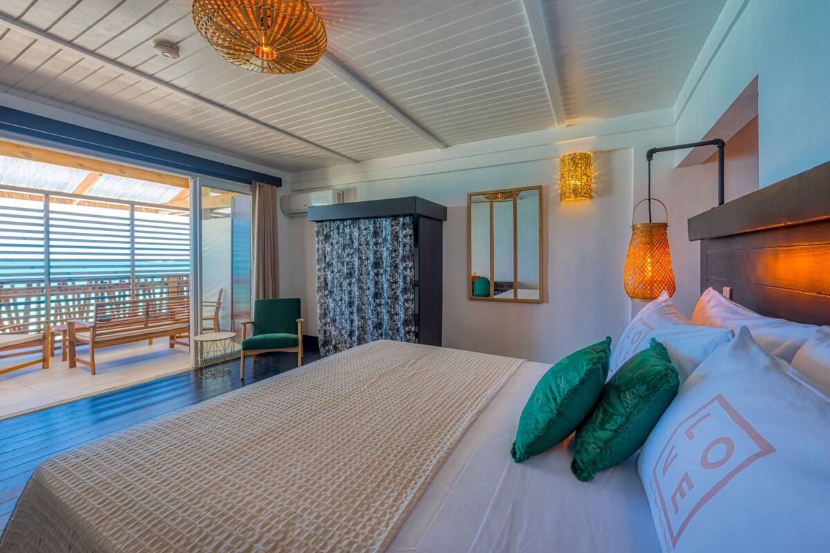 Exclusive Double Room | In-room safe, WiFi (free), bed sheets