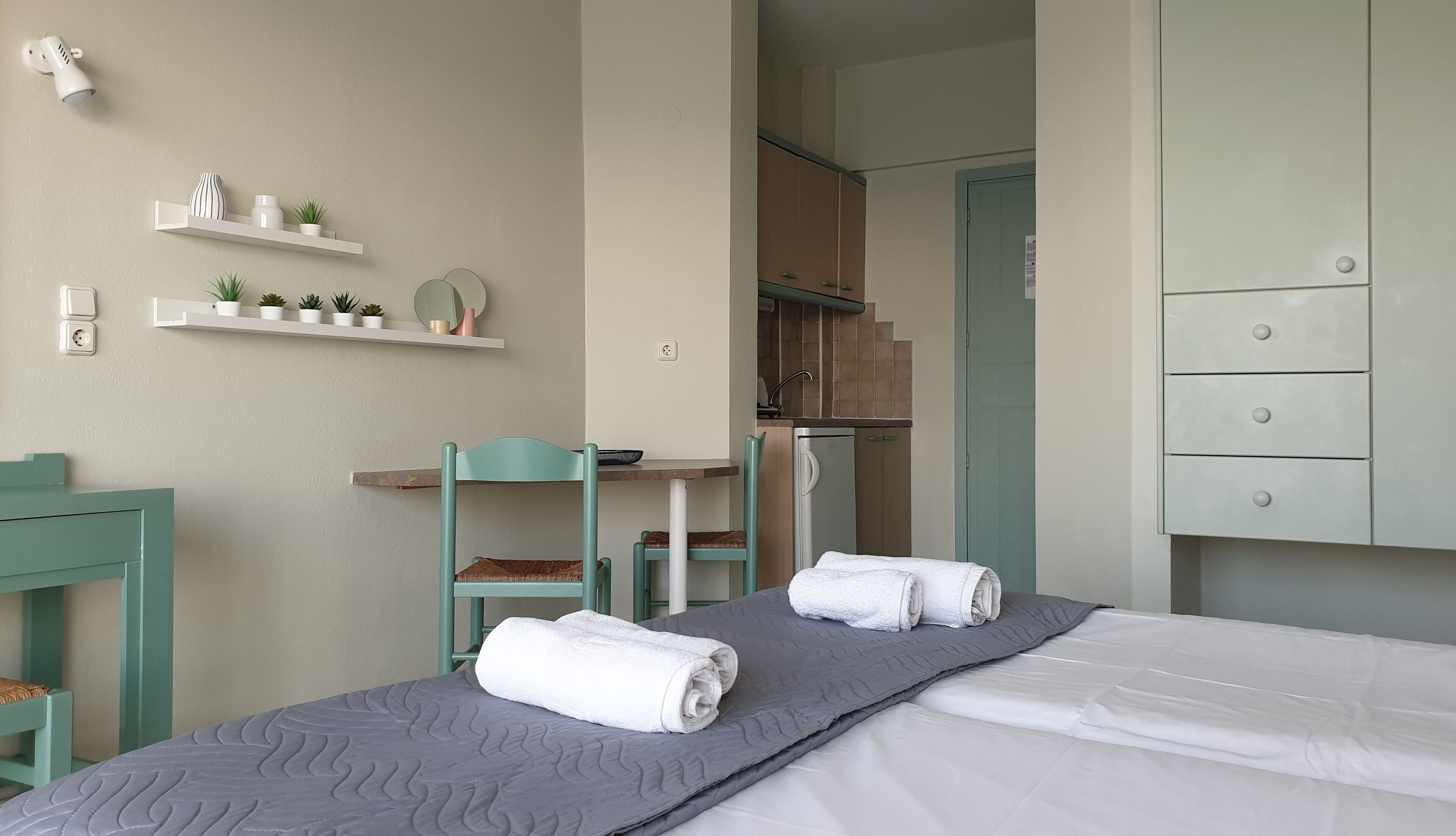 Ostria beachfront apartment with seaview