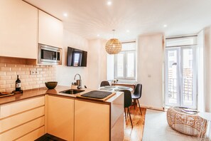 Kühlschrank, Mikrowelle, Ofen, Geschirrspüler