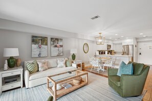 TV - 1 Bedroom condo, Steps to Beach Access & Pool - 7B Mariners Walk (Isle Of Palms)