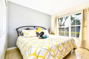5 chambres, fer et planche à repasser, Wi-Fi, draps fournis