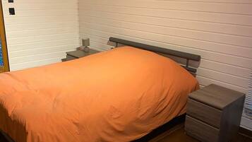 2 slaapkamers, een strijkplank/strijkijzer, wifi, beddengoed