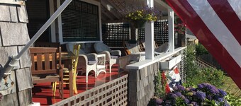 Classic Vineyard Ocean, Harbor, Lake & Parkview Cottage w/AC 