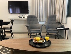 Apartment | Living area | Flat-screen TV - Cozy Apartment in the Heart of Tel Aviv (Tel Aviv)