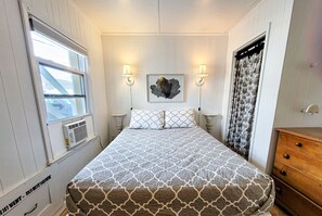 2 bedrooms, Internet, bed sheets - Holler – Cozy Stays & Beachy Days (Topsail Beach)