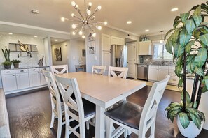 Dining - Fourth Floor Condo Across from Beach Access, Balcony, Pool, Grill Area, Elevator (Pawleys Island)