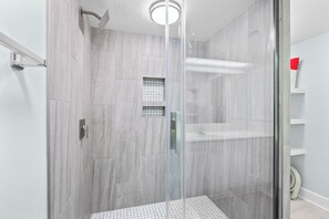 Shower, jetted tub, hair dryer, towels