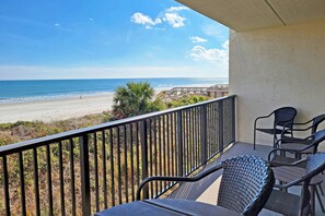 Property grounds - Oceanfront Townhouse-Style Condo, Top Floor Beach View, Pool, Easy Beach Access (Pawleys Island)