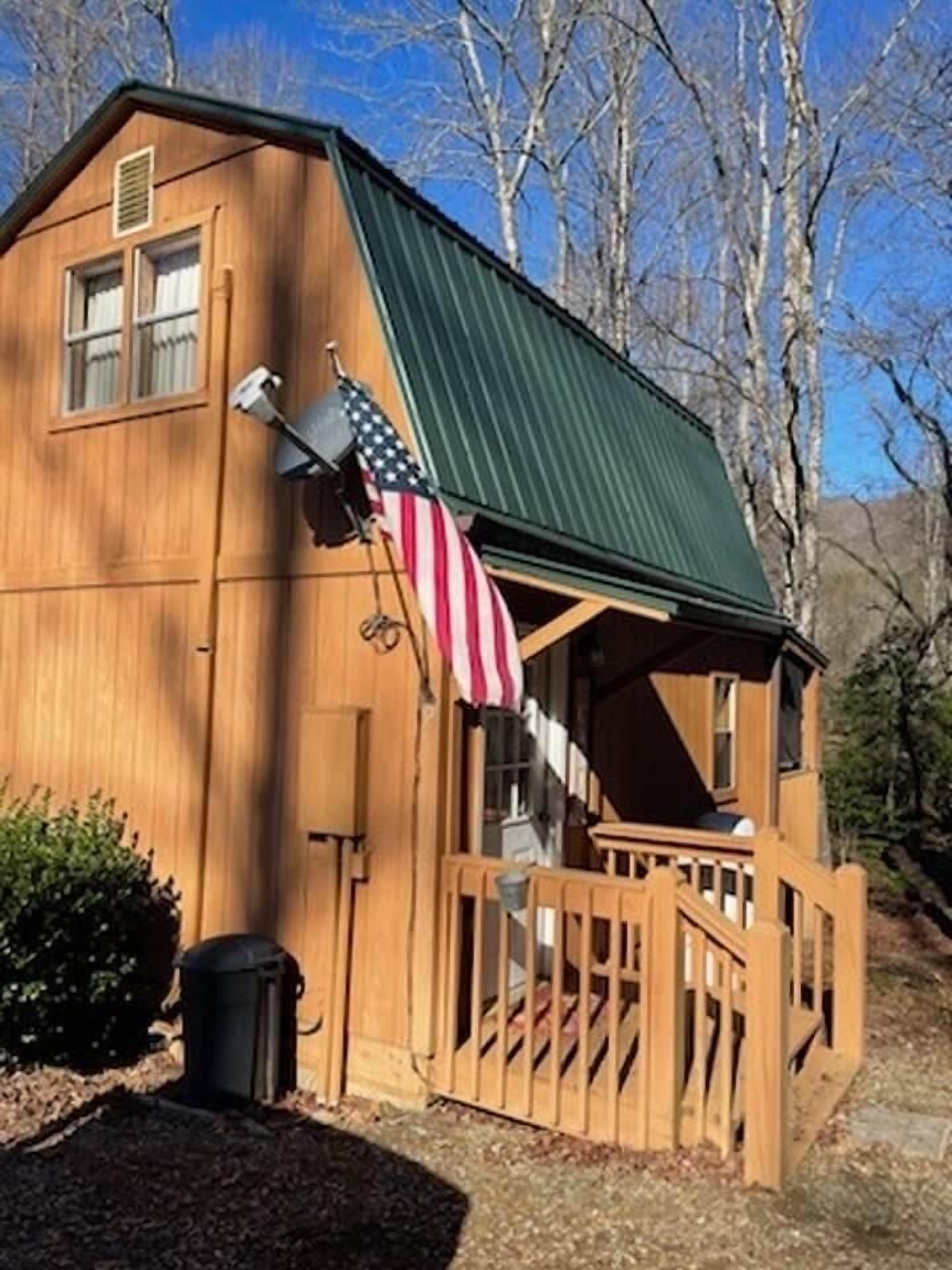  cabin # 3 Single cabin 1 bedroom 1 bath efficiency  