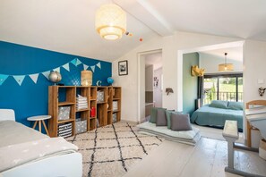 4 slaapkamers, een strijkplank/strijkijzer, wifi, beddengoed