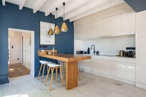 Fridge, microwave, oven, stovetop - La Radieuse (Saint-Didier-au-Mont-d'Or)