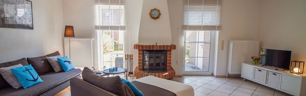 Televisión y chimenea 