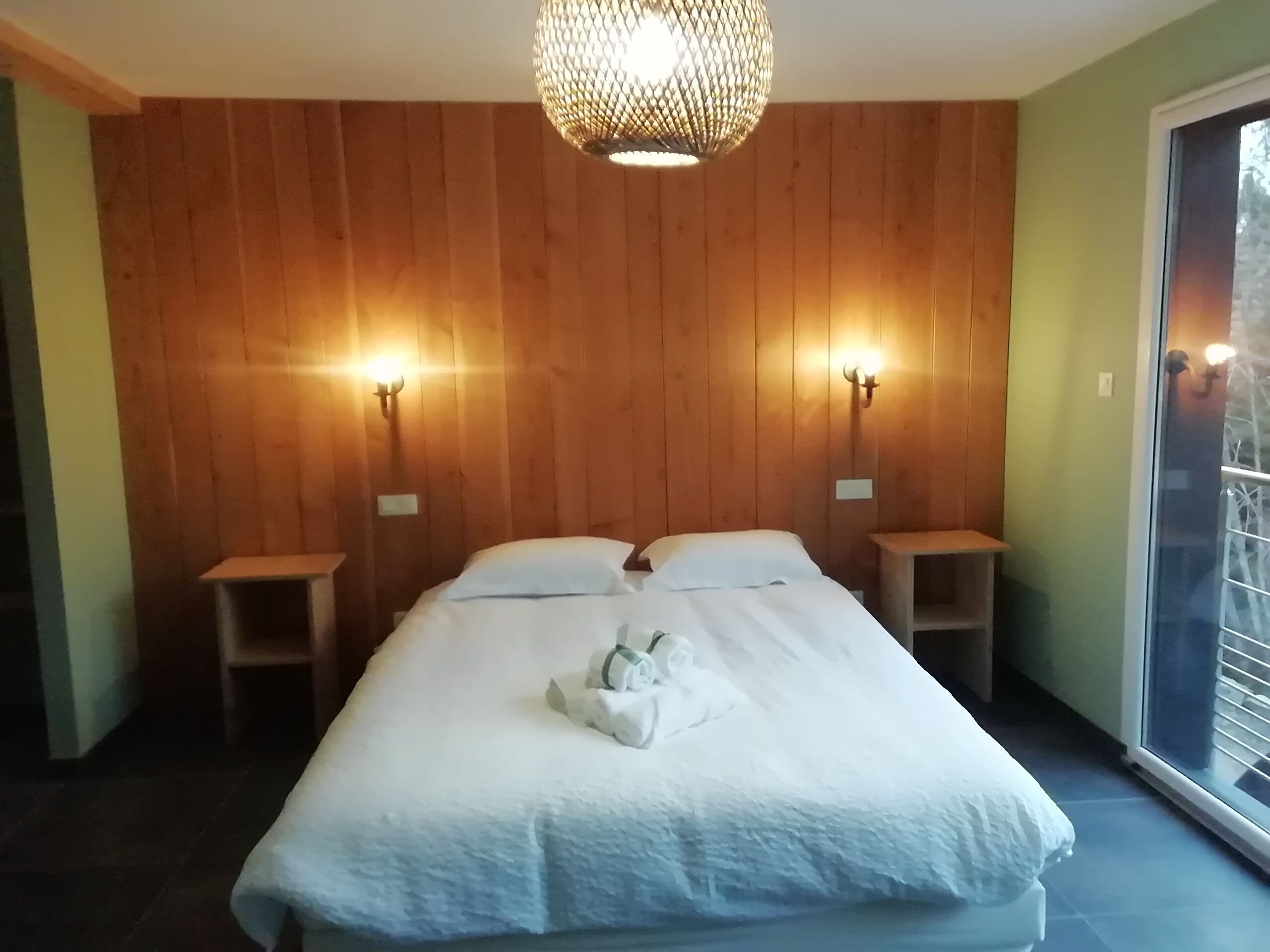 4 Schlafzimmer, Schreibtisch, Bügeleisen/Bügelbrett, Reisekinderbett