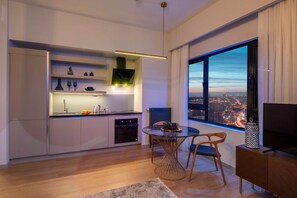 Oven, dishwasher, cookware/dishes/utensils, cleaning supplies - G Tower Residences (Istanbul)