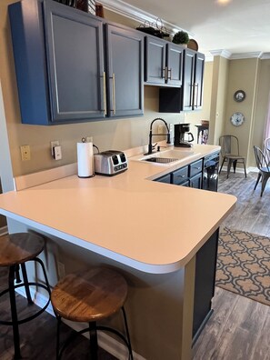 Fridge, microwave, oven, stovetop - Family fun getaway! (Ocean View)