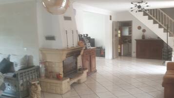 Télévision, cheminée