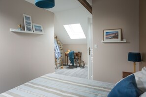 2 bedrooms, iron/ironing board, travel cot, WiFi