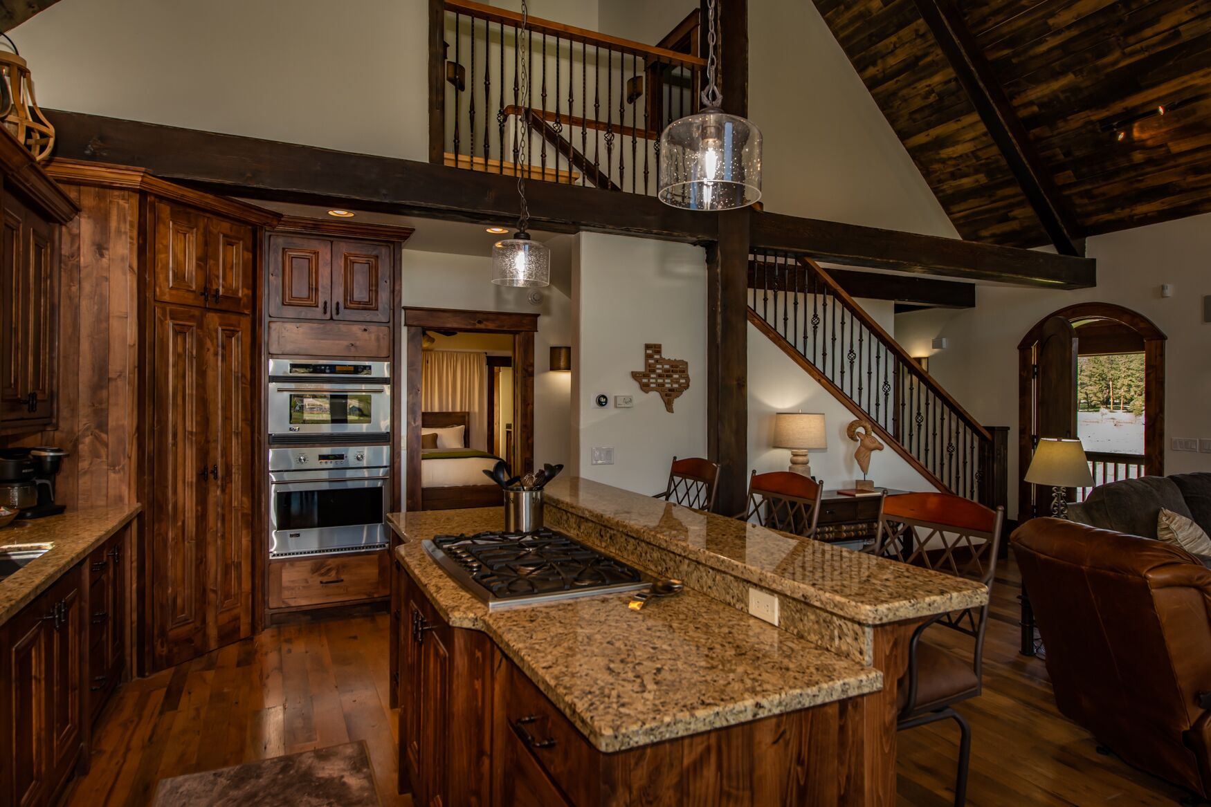 New Rental! Luxury Home on Acreage, near hiking, fishing on Lake Hatcher