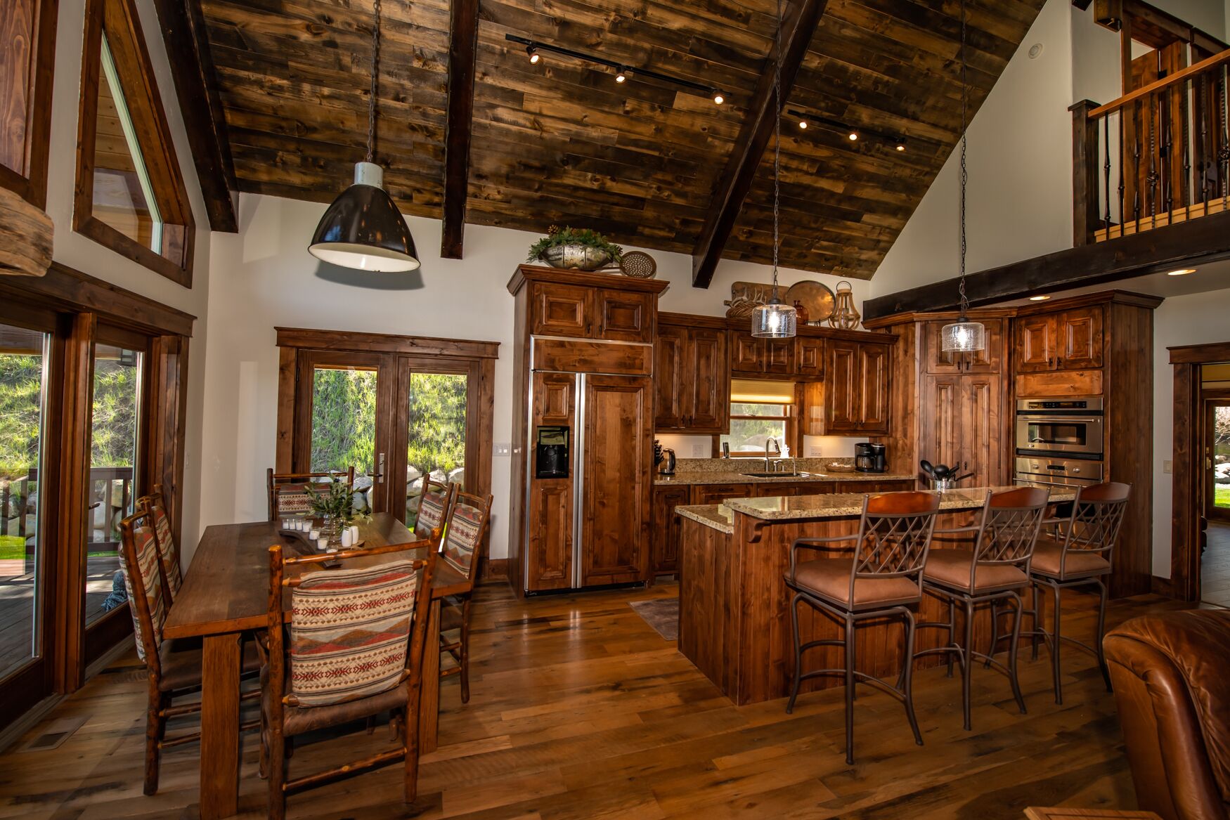 New Rental! Luxury Home on Acreage, near hiking, fishing on Lake Hatcher