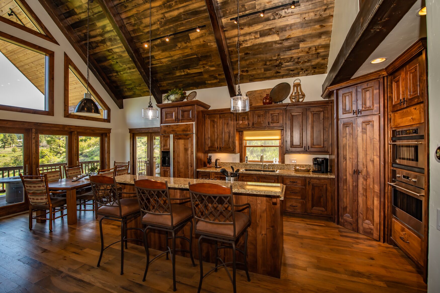 New Rental! Luxury Home on Acreage, near hiking, fishing on Lake Hatcher