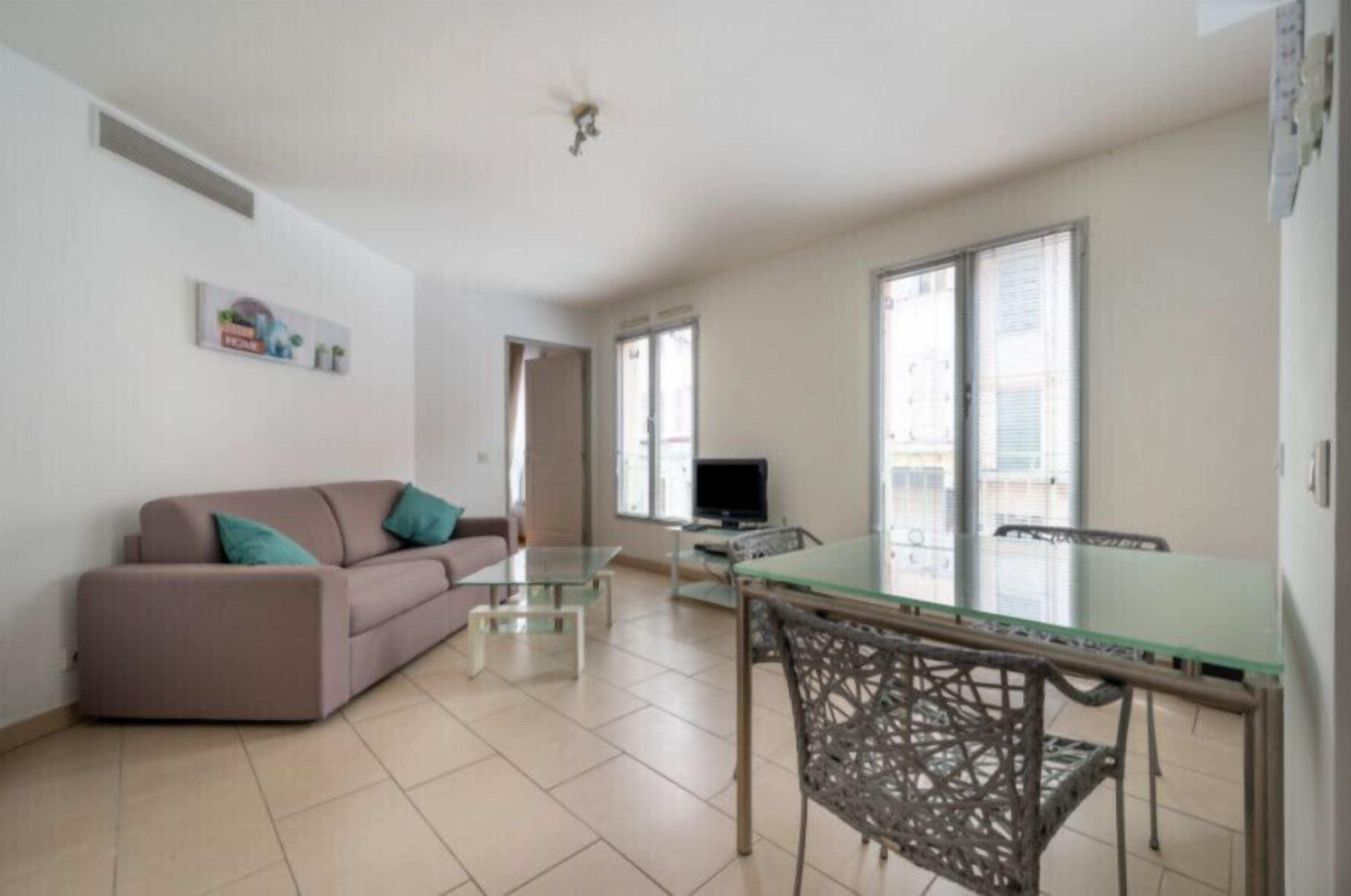 Bright Apt Near The Old Port With Ascenceur