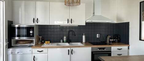 Réfrigérateur, micro-ondes, four, lave-vaisselle