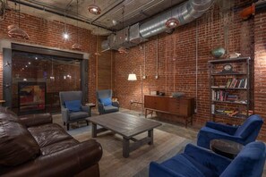 Interior - Sosuite | Studio Loft w W/D, Gym, Lounge (Philadelphia)
