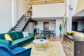 Smart TV - Sosuite | Studio Loft w W/D, Gym, Lounge (Philadelphia)